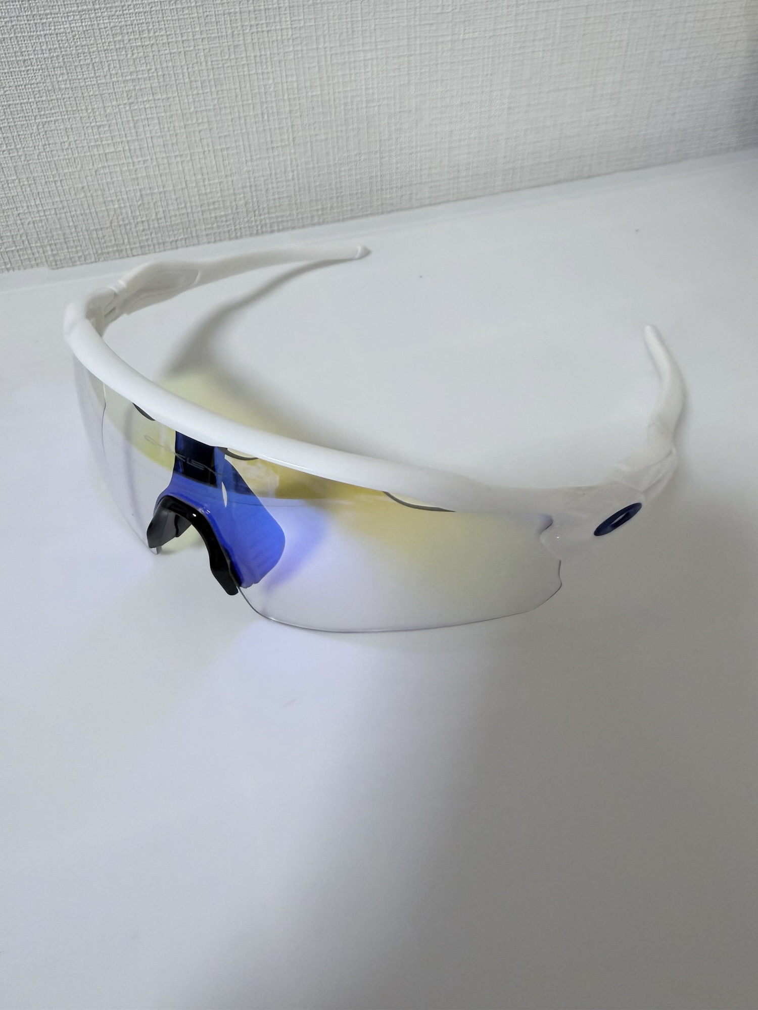Oakley Radar EV Path Polished White × Prizm Sapphire 調光レンズ